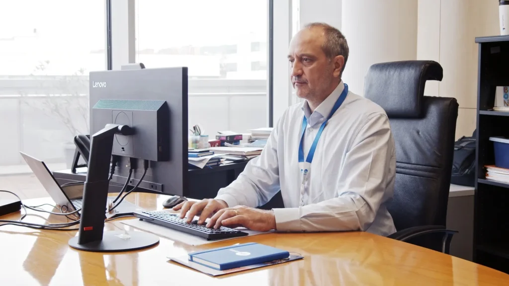 Imagen de la pieza corporativa creada para el 50 aniversario de Technip Energies, utilizada como frame en la galería de proyectos de Maldito Studio.