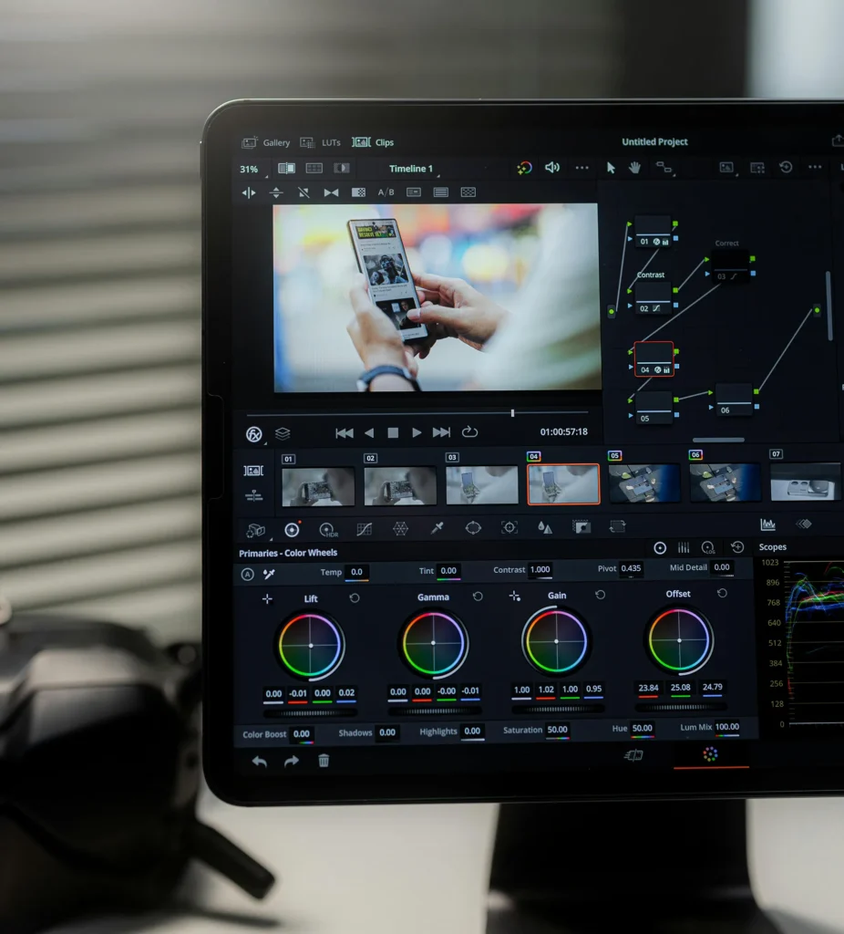 Pantalla de edición de vídeo como parte del proceso de producción audiovisual