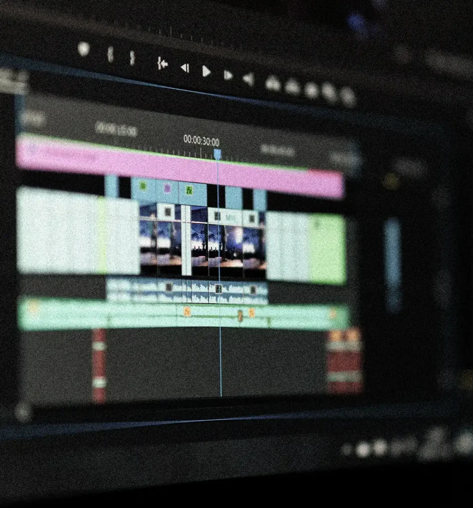 Timeline de edición de vídeo en proceso de montaje