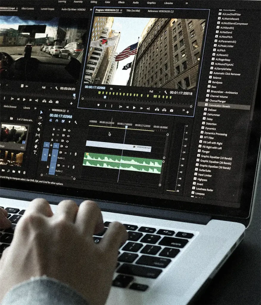 editor trabajando en el montaje de un vídeo en un software de edición