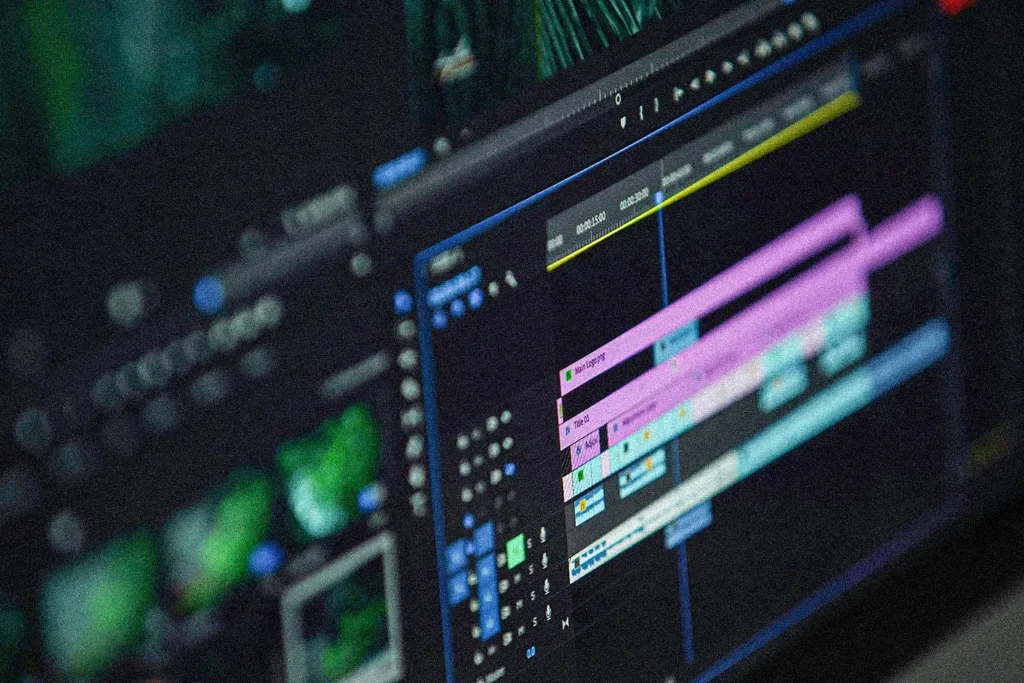 timeline de edición con varios clips de vídeo
